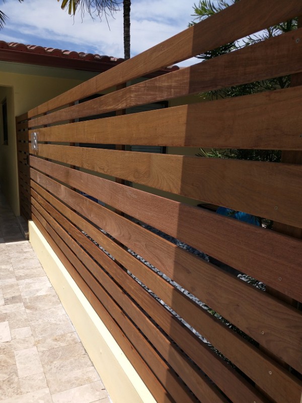 33004 wood boundary fence