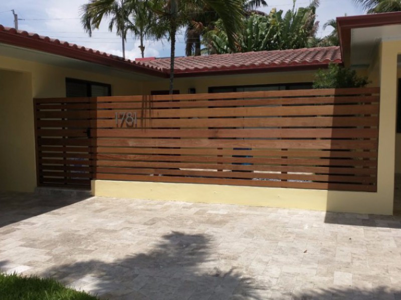 new privacy wooden fence install in Dania Beach